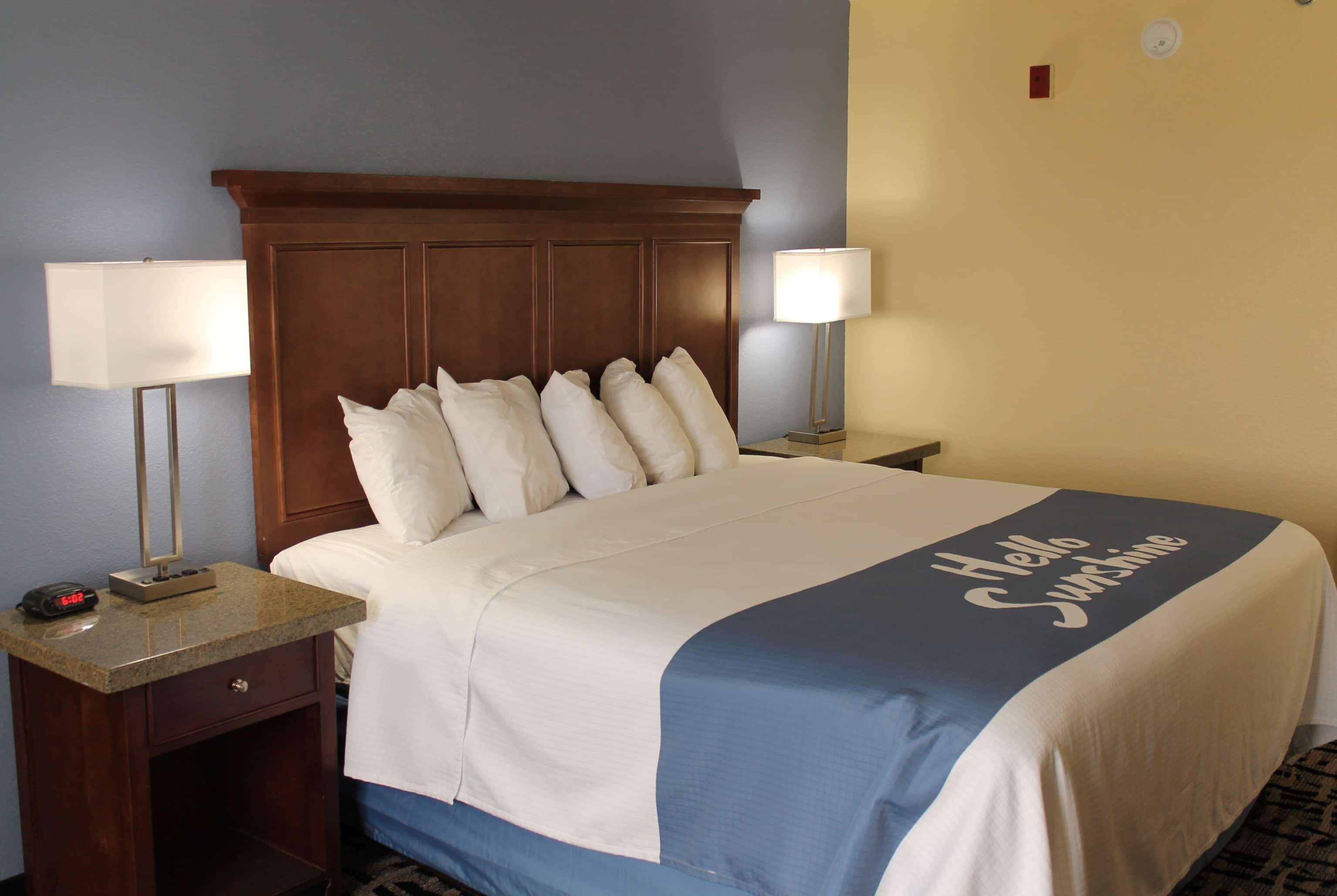 Days Inn By Wyndham Batavia Ohio Exterior photo