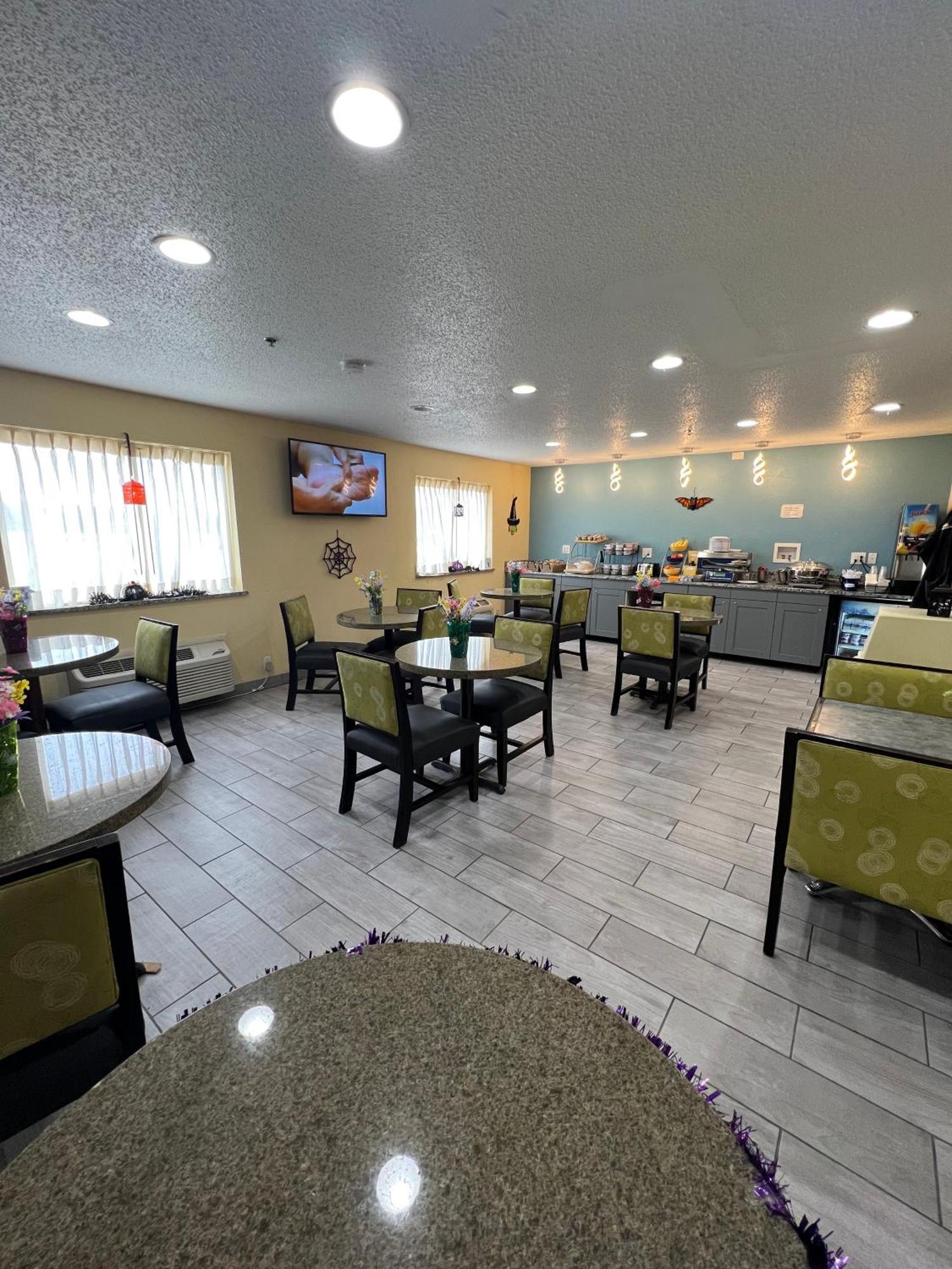Days Inn By Wyndham Batavia Ohio Exterior photo