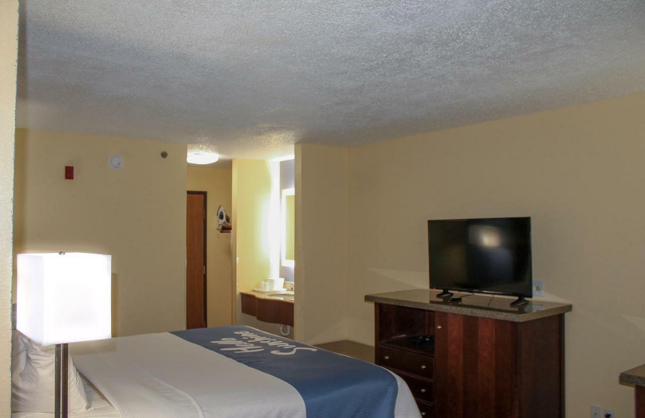 Days Inn By Wyndham Batavia Ohio Exterior photo