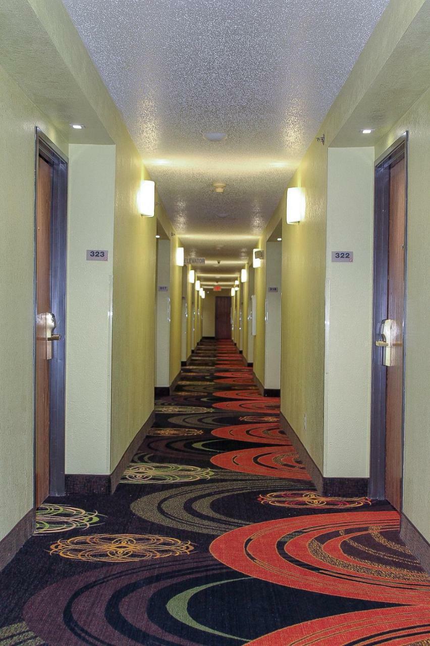Days Inn By Wyndham Batavia Ohio Exterior photo